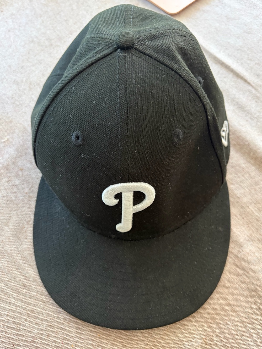 New Era Phillies Men’s Baseball Cap with White 'P' Patch